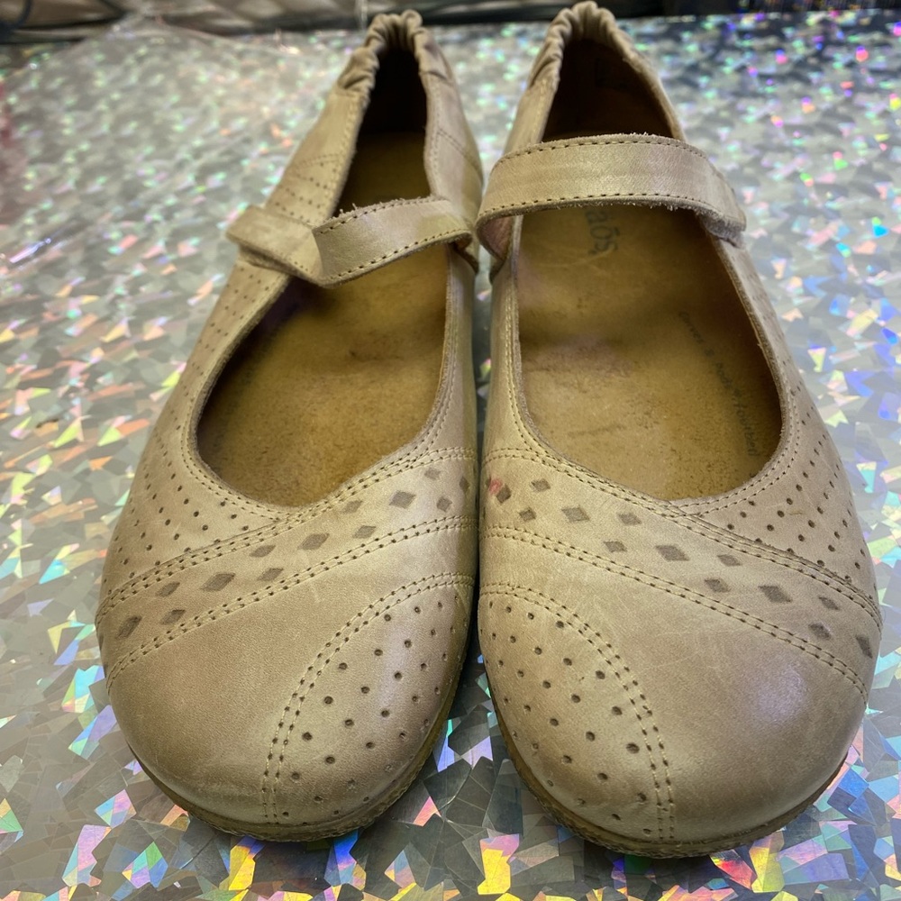 Taos Mary Jane Flats Removable Comfort Footbed Taupe Neutral Sz 37 / 6.5 Approx - Picture 2 of 14